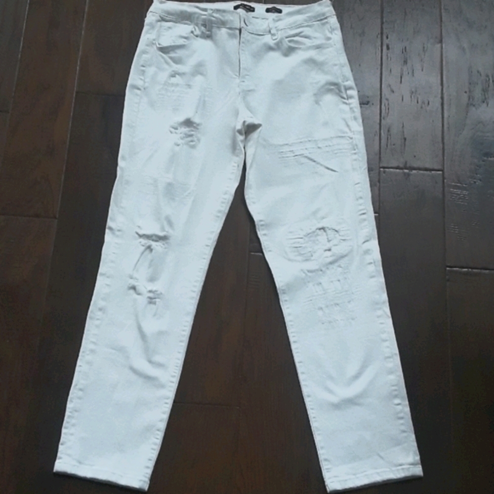 WHITE JEANS